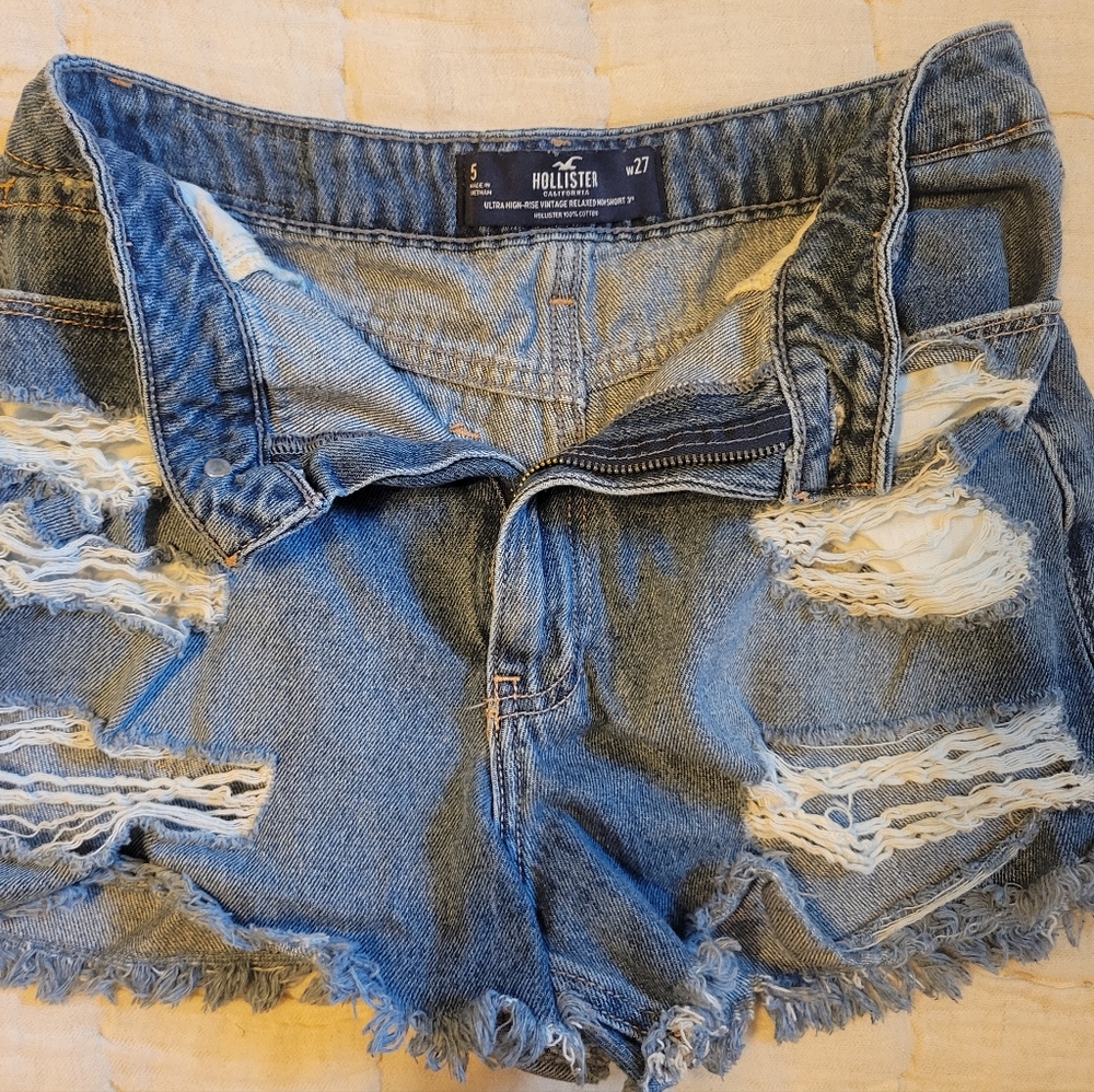 NWOT Hollister Jean shorts Size 27